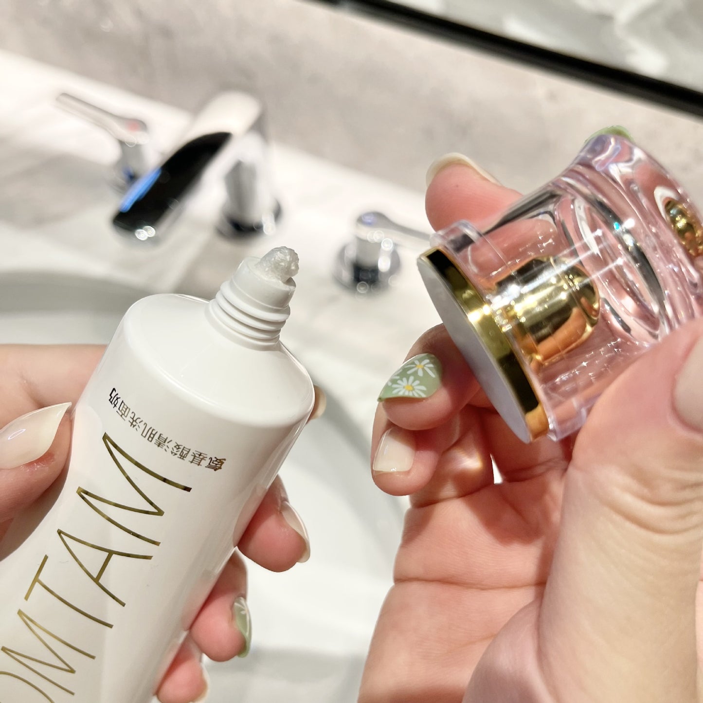 F1-009 JOMTAM Amino Acid Cleanser Deep Cleansing Oil Control Moisturizing Whitening Small White Tube Niacinamide Facial Cleanser 100g